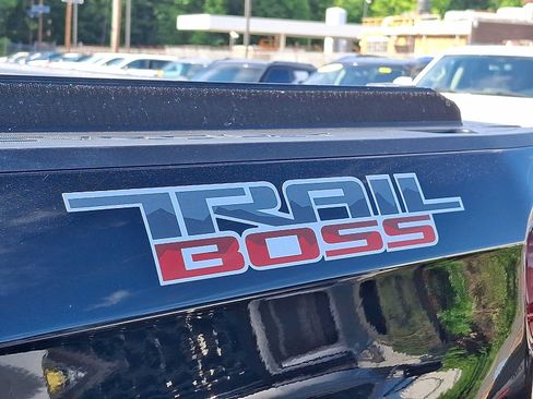 Used 2022 Chevrolet Silverado 1500 Custom Trail Boss AWD/4WD image 31