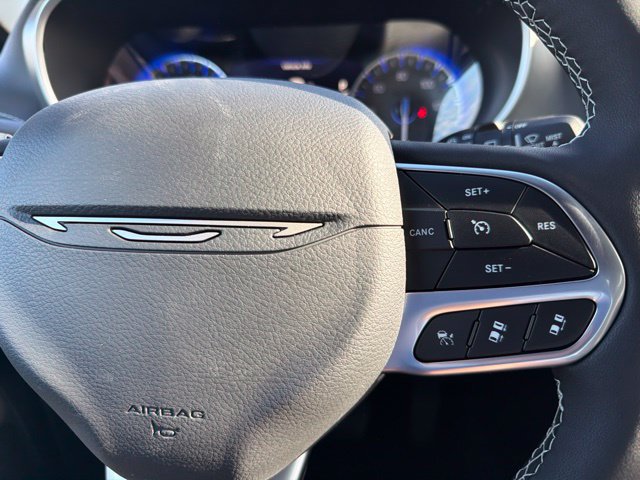 New 2027 Chrysler Pacifica Select FWD image 18