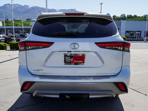 Used 2022 Toyota Highlander Platinum AWD/4WD image 7