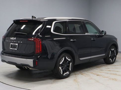Used 2025 Kia Telluride S FWD image 12