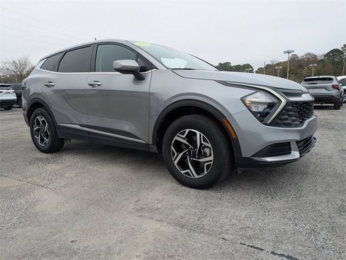 Used 2023 Kia Sportage LX image 2