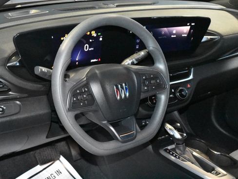 Used 2025 Buick Envista Preferred w/ Convenience II Package FWD image 2