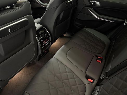 Used 2026 BMW X5 sDrive40i w/ Premium Package image 15