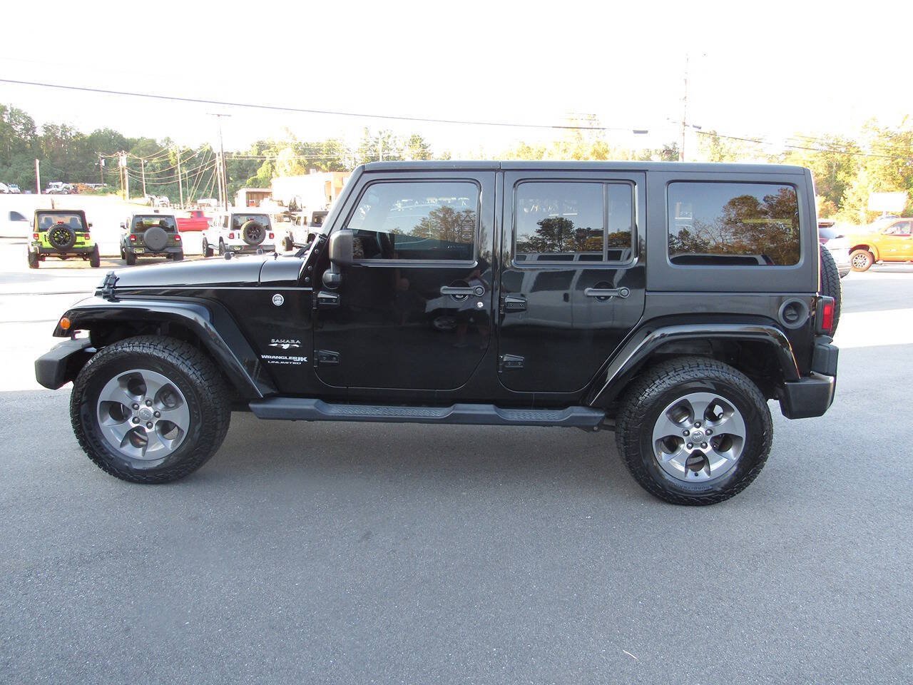 Used 2018 Jeep Wrangler Unlimited Sahara AWD/4WD image 7
