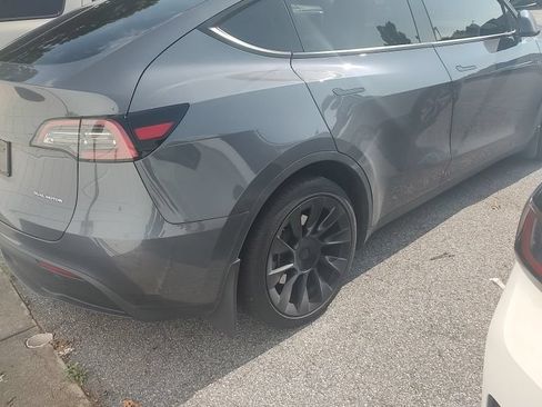 Used 2023 Tesla Model Y Long Range AWD/4WD image 3