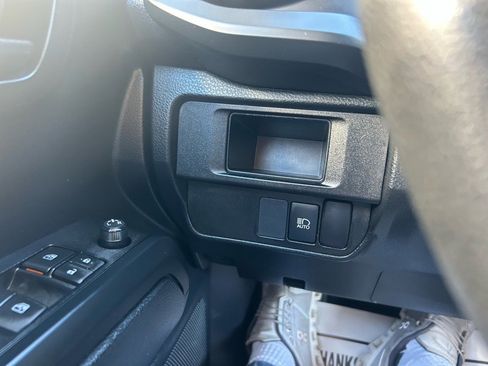 Used 2019 Toyota Tacoma SR image 18