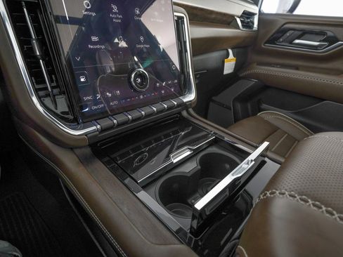 Used 2026 GMC Yukon XL Denali Ultimate image 25