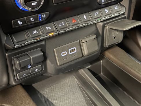 Used 2022 GMC Sierra 1500 Denali w/ Denali Reserve Package AWD/4WD image 35