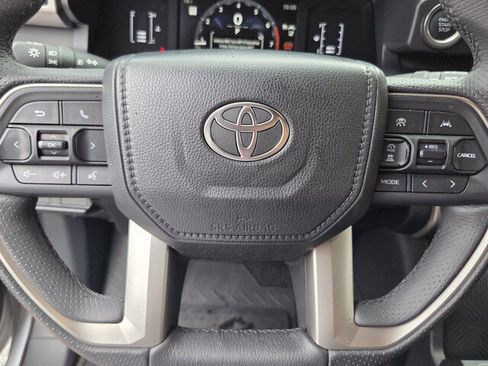 Used 2025 Toyota 4Runner SR5 AWD/4WD image 23