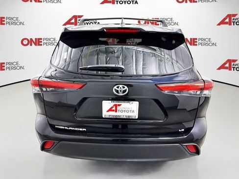 Used 2023 Toyota Highlander LE FWD image 6