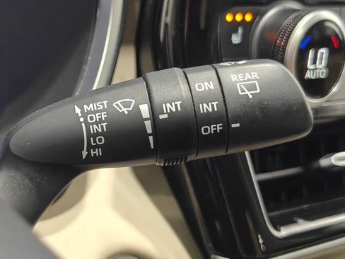 Used 2023 Toyota Highlander XLE AWD/4WD image 44