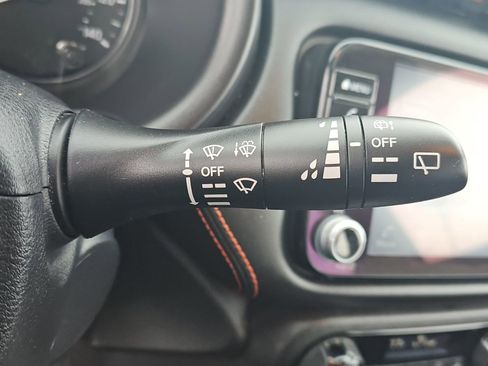 Used 2023 Nissan Kicks SR image 14