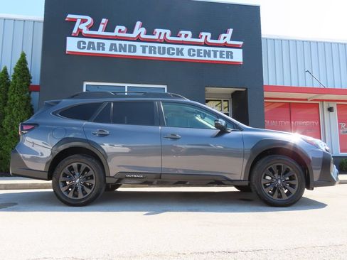 Used 2025 Subaru Outback Onyx Edition AWD/4WD image 3