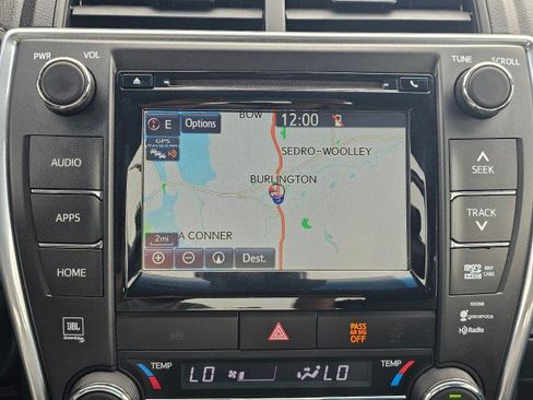 Used 2015 Toyota Camry XLE w/ Moonroof Package FWD image 32