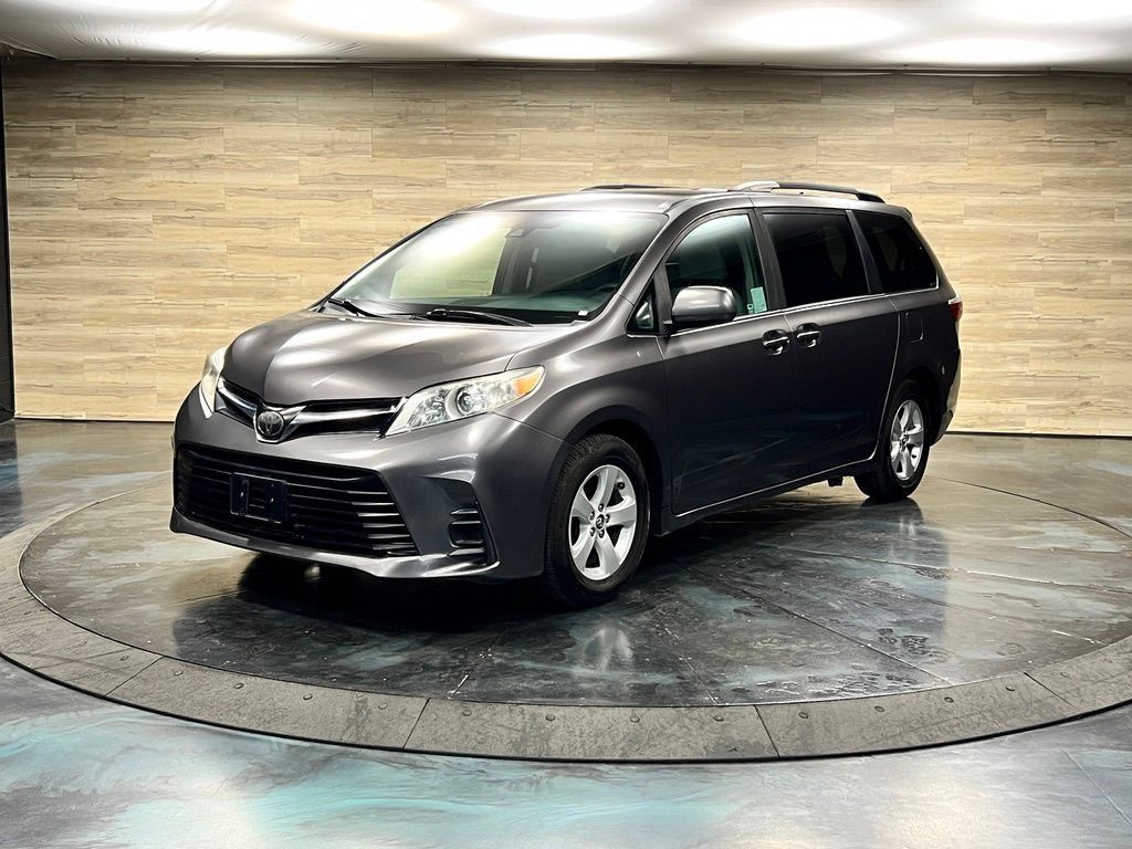 Used 2019 Toyota Sienna LE FWD image 5