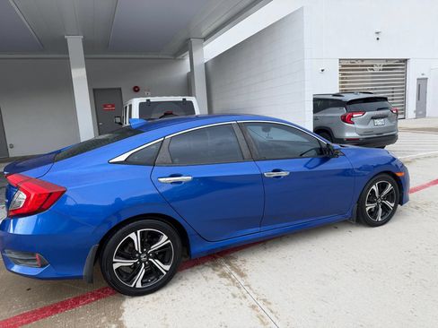 Used 2016 Honda Civic Touring image 4