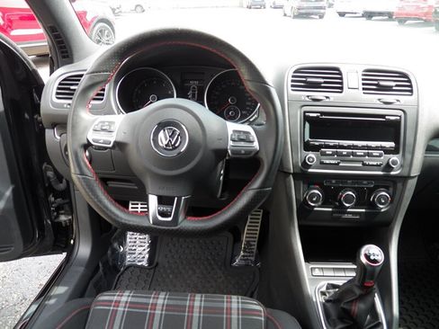 Used 2013 Volkswagen Golf 4-Door FWD image 18