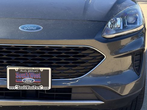 Used 2020 Ford Escape SE image 10