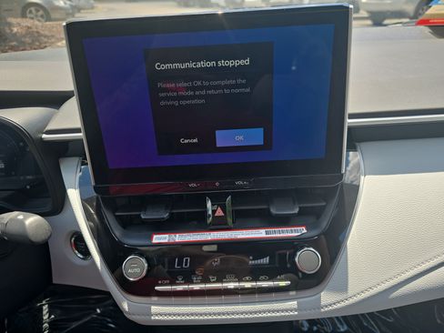 Certified 2025 Toyota Corolla SE w/ SE Premium Package FWD image 19