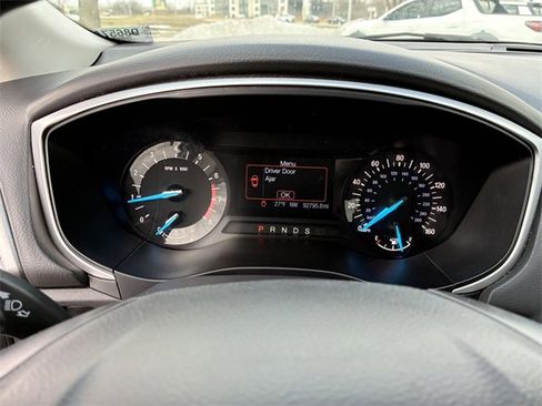 Used 2016 Ford Fusion SE image 23