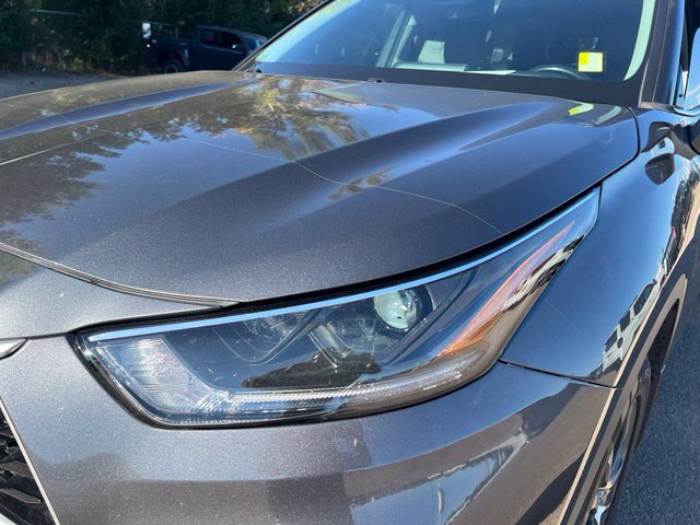 Used 2021 Toyota Highlander XLE AWD/4WD image 9