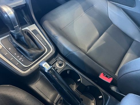 Used 2015 Volkswagen Golf S image 33