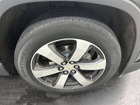 Used 2022 Chevrolet Traverse LT w/ LT Premium Package AWD/4WD image 8