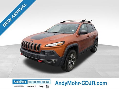 Used 2015 Jeep Cherokee Trailhawk w/ Cold Weather Group AWD/4WD image 3