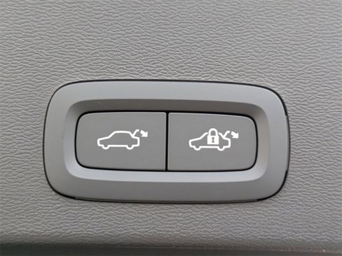 New 2025 Volvo XC40 B5 Core w/ Protection Package Premier image 14