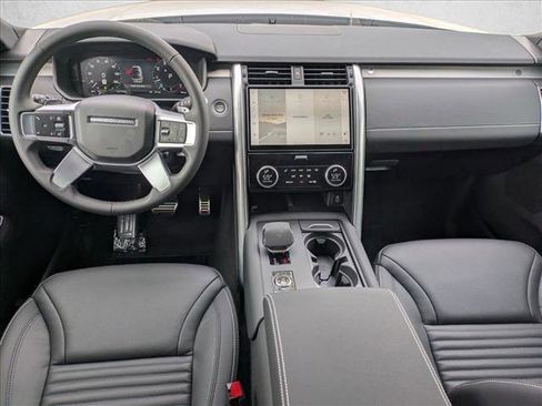 New 2026 Land Rover Discovery Limited Edition image 15