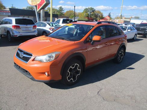 Used 2013 Subaru Crosstrek 2.0i Limited w/ Popular Pkg 2 image 3