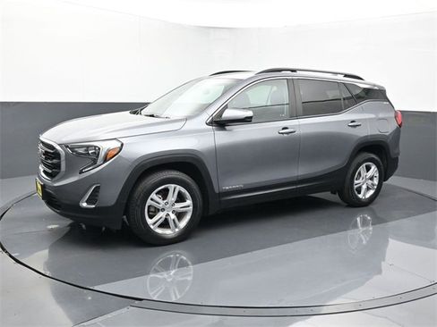 Used 2021 GMC Terrain SLE w/ Driver Convenience Package image 2