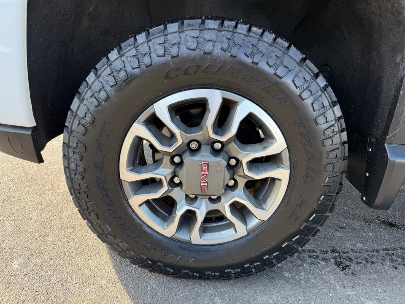 Used 2022 GMC Sierra 2500 AT4 w/ AT4 Preferred Package AWD/4WD image 39