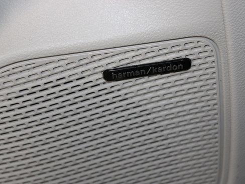 Used 2022 Chrysler Pacifica Limited FWD image 38