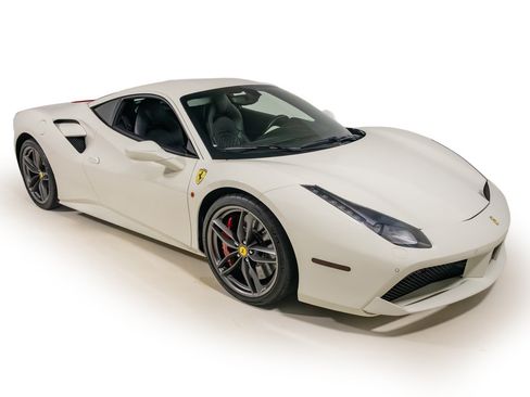 Certified 2017 Ferrari 488 GTB RWD image 9