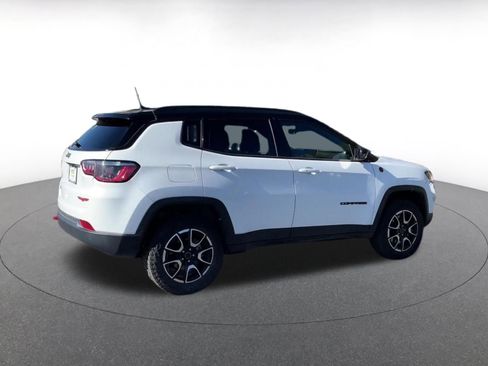 Used 2025 Jeep Compass Trailhawk image 15