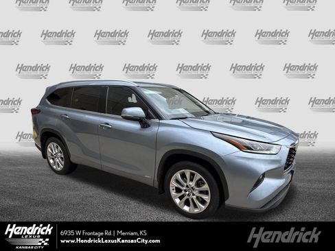 Used 2022 Toyota Highlander Limited AWD/4WD image 1