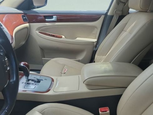 Used 2014 Hyundai Genesis 3.8 RWD image 5