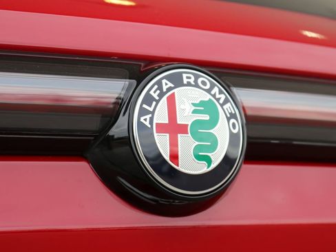 New 2025 Alfa Romeo Tonale w/ Premium Package image 28