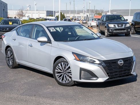 Used 2023 Nissan Altima 2.5 SV image 1