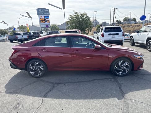 Used 2025 Hyundai Elantra SEL FWD image 6