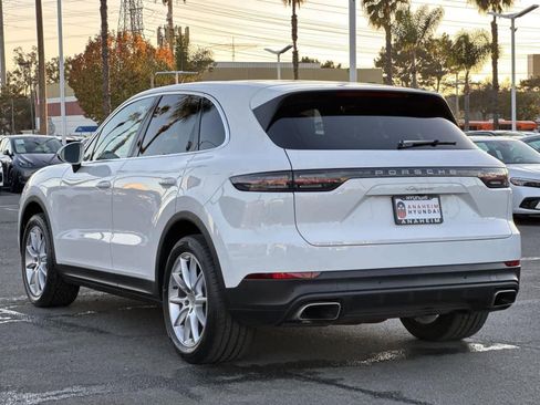 Used 2023 Porsche Cayenne image 4