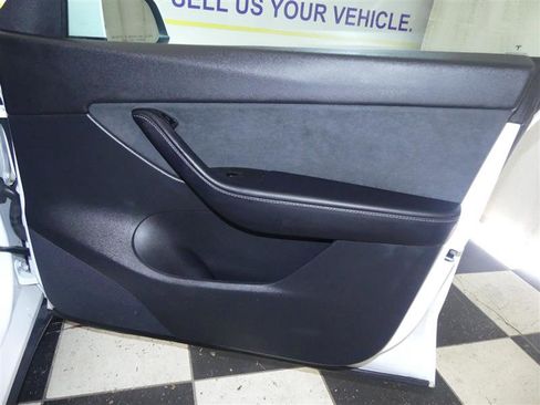 Used 2021 Tesla Model Y Long Range image 21