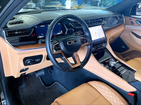 Used 2025 Jeep Grand Cherokee Summit image 16
