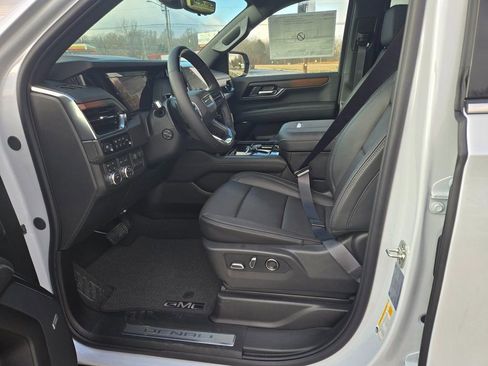 New 2026 GMC Yukon XL Denali w/ Denali Reserve Package image 7