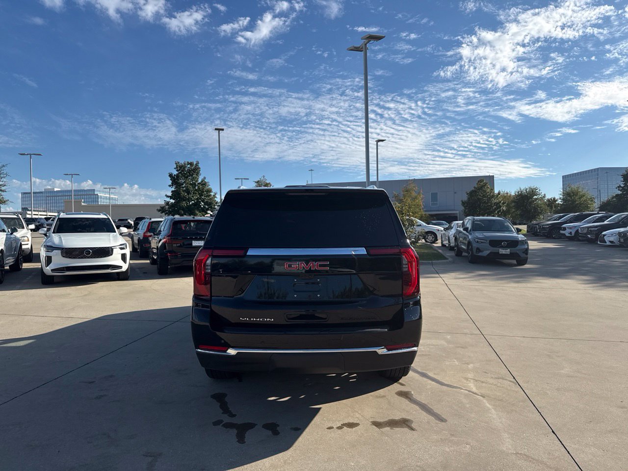 Used 2025 GMC Yukon XL Elevation w/ Elevation Premium Package AWD/4WD image 13