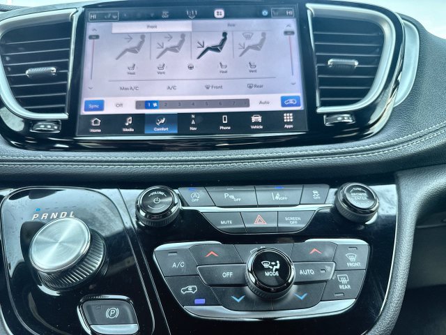 Used 2026 Chrysler Pacifica Limited FWD image 19