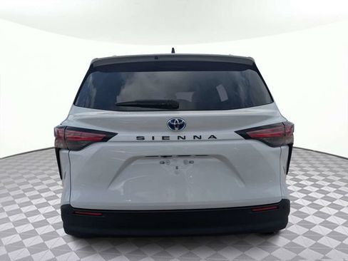 Used 2022 Toyota Sienna XLE FWD image 4