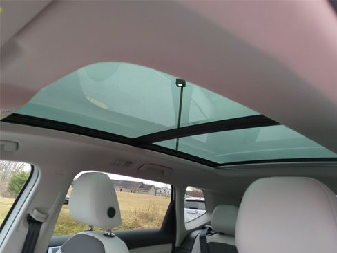 New 2026 Volkswagen Taos SE image 10