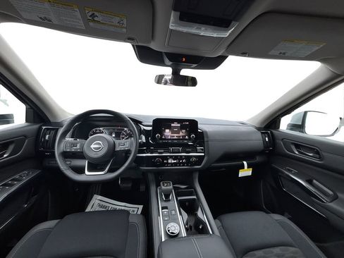 New 2025 Nissan Pathfinder SV w/ Black Appearance Package image 9